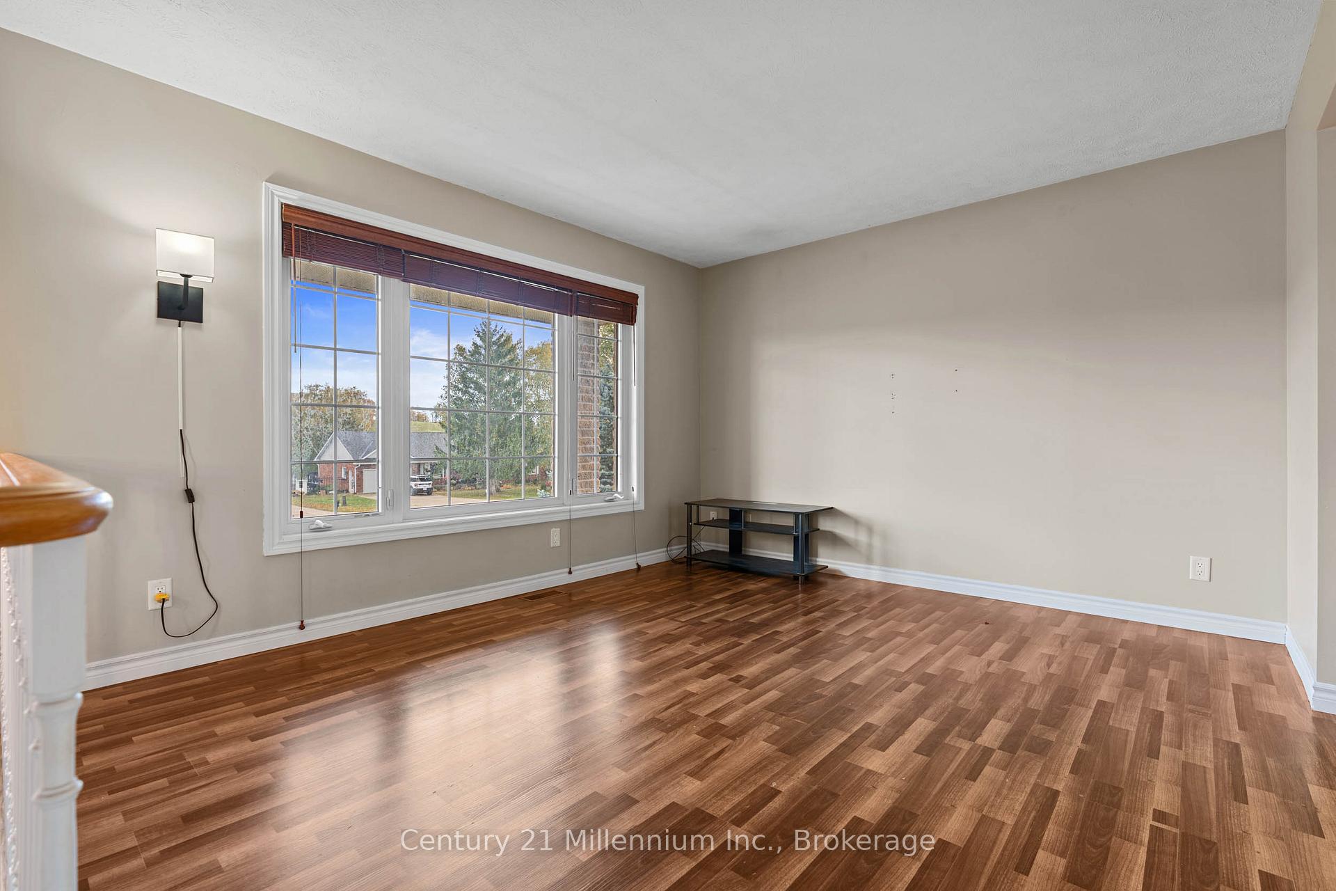 Photo 10 of 72 Jane Street, Chatsworth — HOMEH