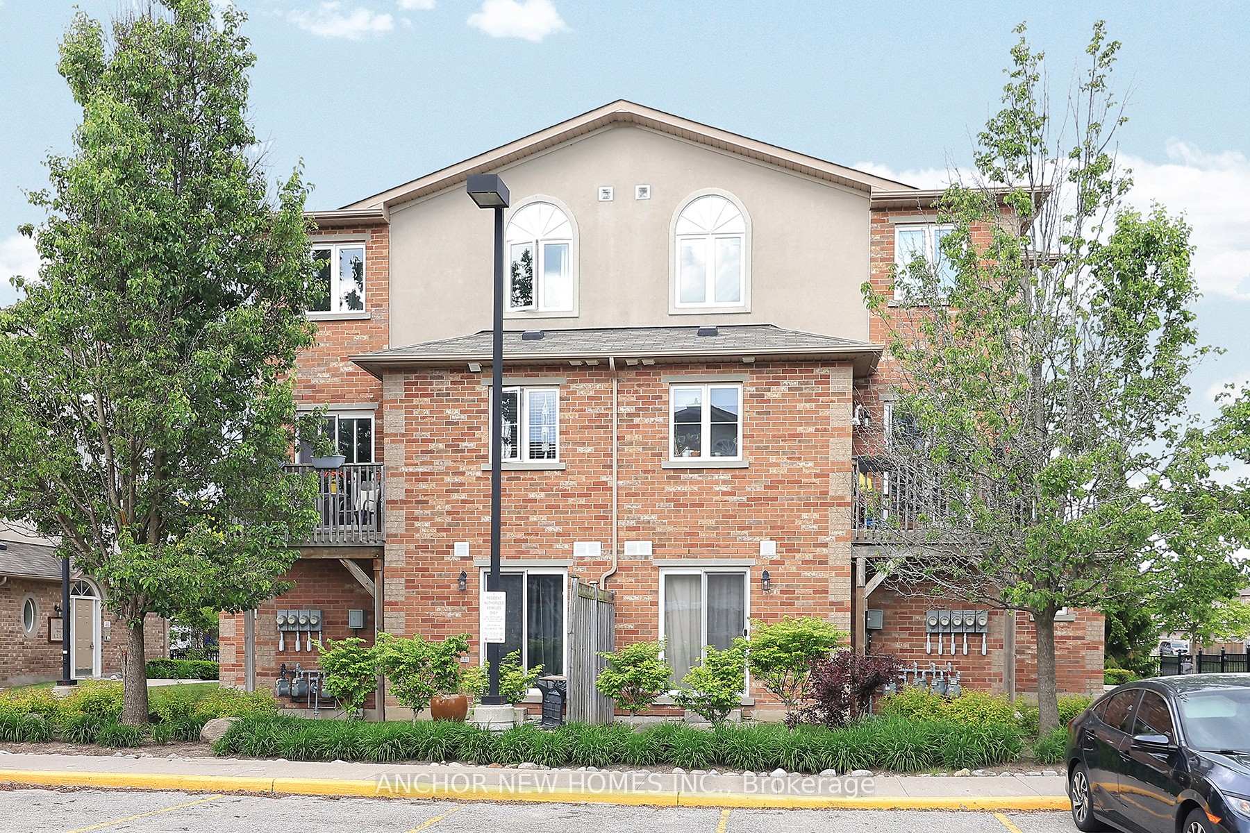 Photo 4 of Unit 7, 19 Cheltenham Road, Barrie, Georgian Drive — HOMEH
