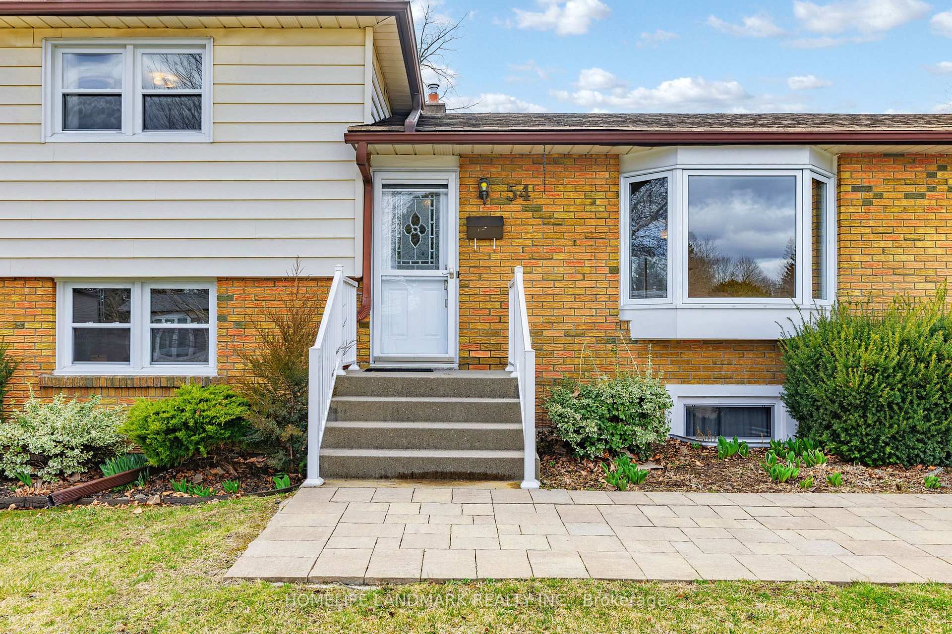 Photo 5 of 54 Hills Road, Ajax, South East — HOMEH