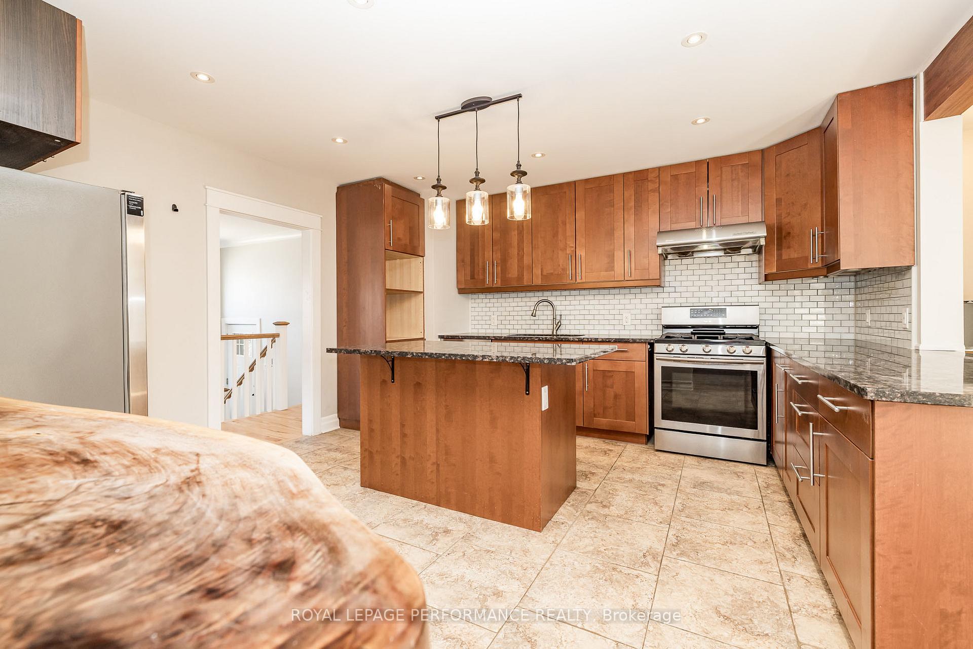 Photo 10 of 3 Birchwood Drive, Ottawa, City View/Skyline/Fisher Heights/Parkwood Hills — HOMEH