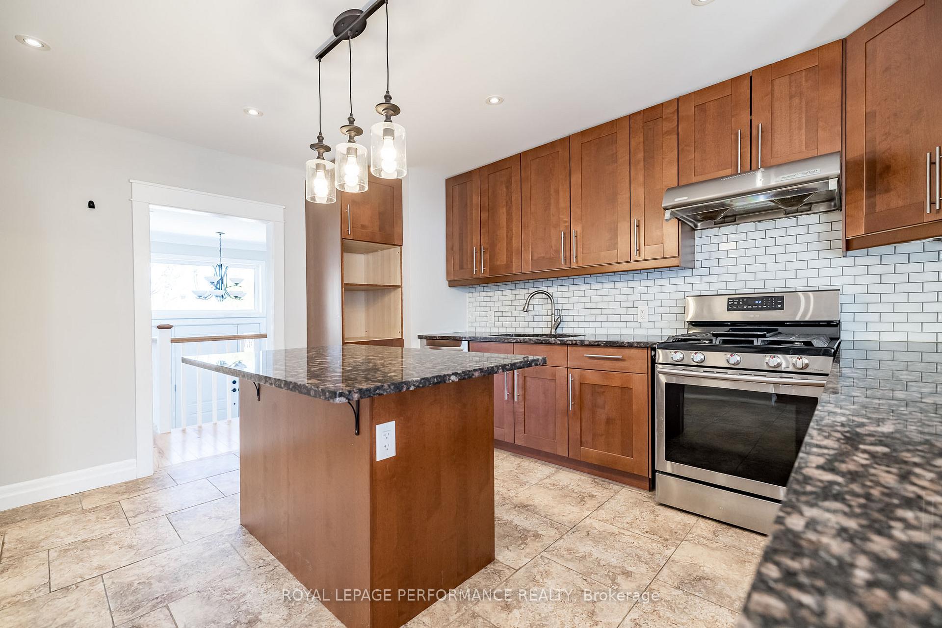 Photo 11 of 3 Birchwood Drive, Ottawa, City View/Skyline/Fisher Heights/Parkwood Hills — HOMEH