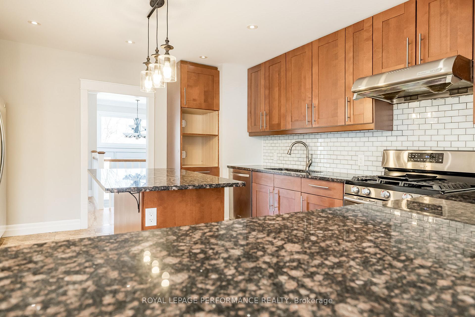 Photo 12 of 3 Birchwood Drive, Ottawa, City View/Skyline/Fisher Heights/Parkwood Hills — HOMEH