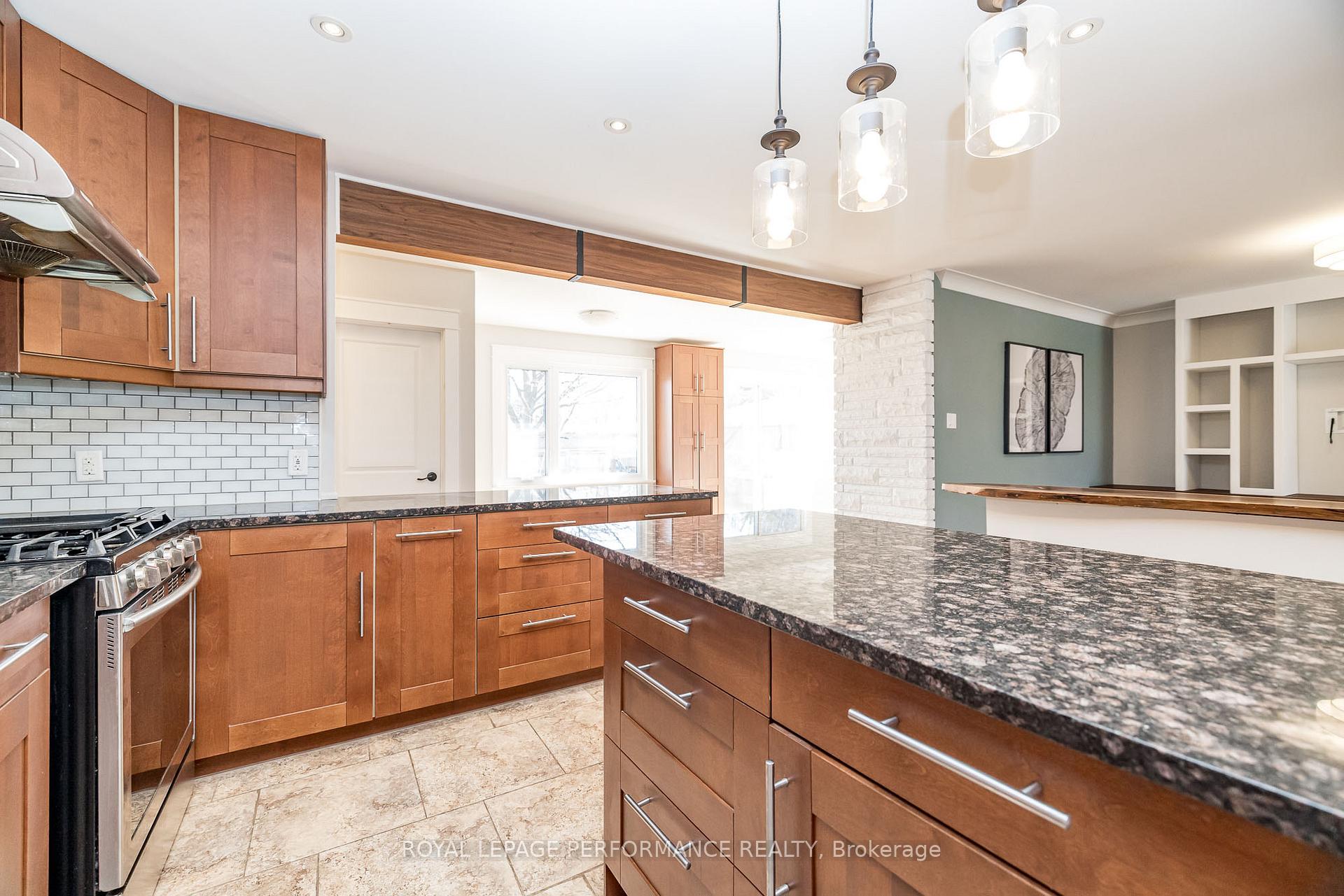 Photo 18 of 3 Birchwood Drive, Ottawa, City View/Skyline/Fisher Heights/Parkwood Hills — HOMEH