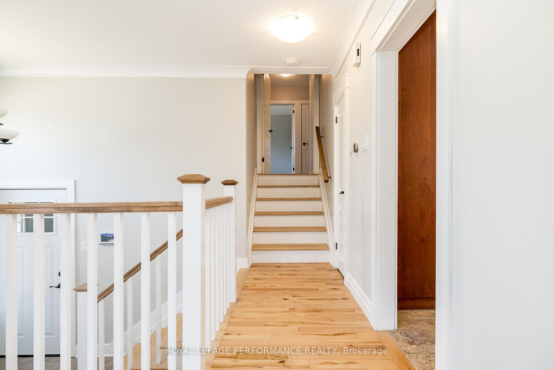 Photo 19 of 3 Birchwood Drive, Ottawa, City View/Skyline/Fisher Heights/Parkwood Hills — HOMEH