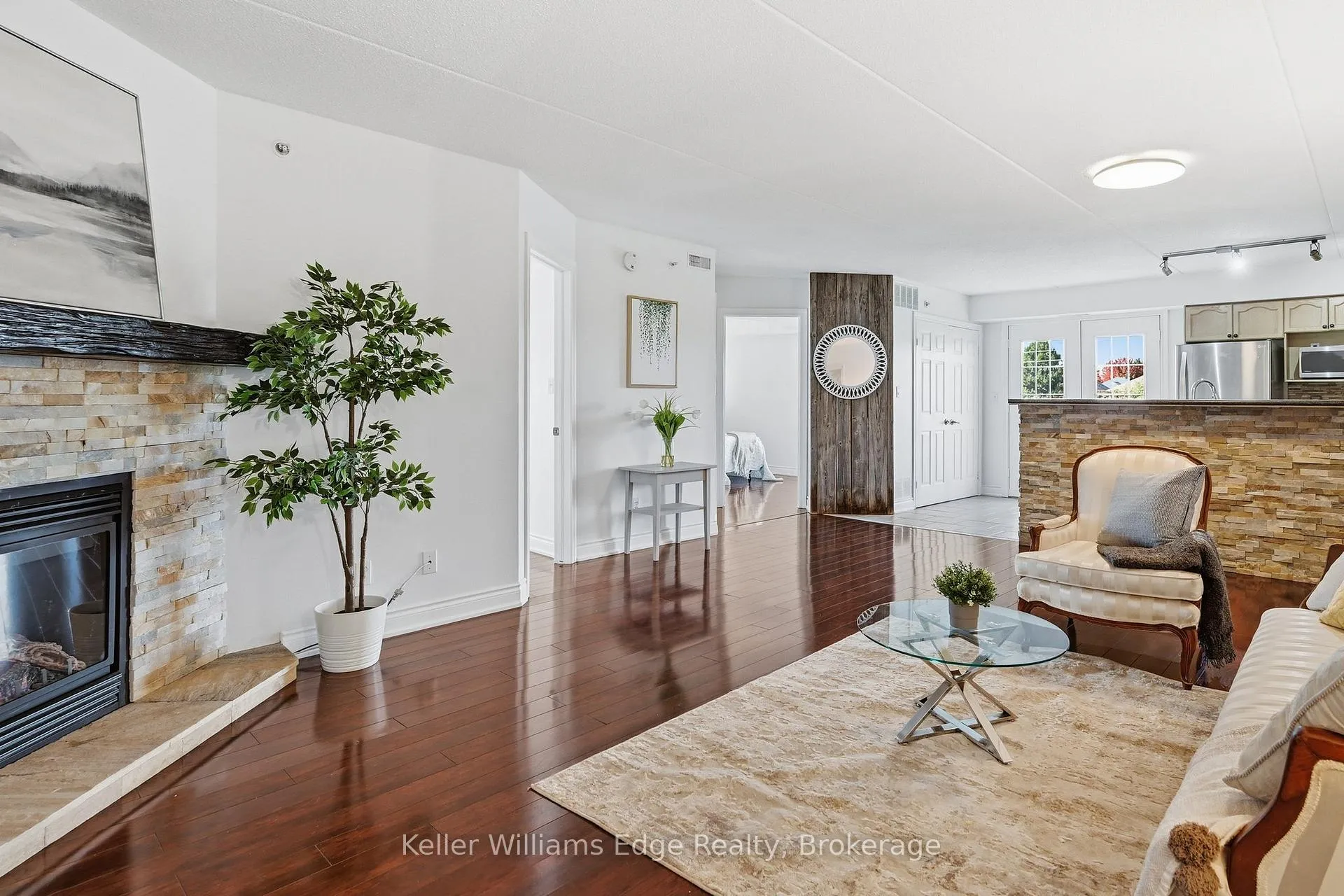 Photo 4 of Unit 315, 1480 Bishops Gate, Oakville, Glen Abbey — HOMEH