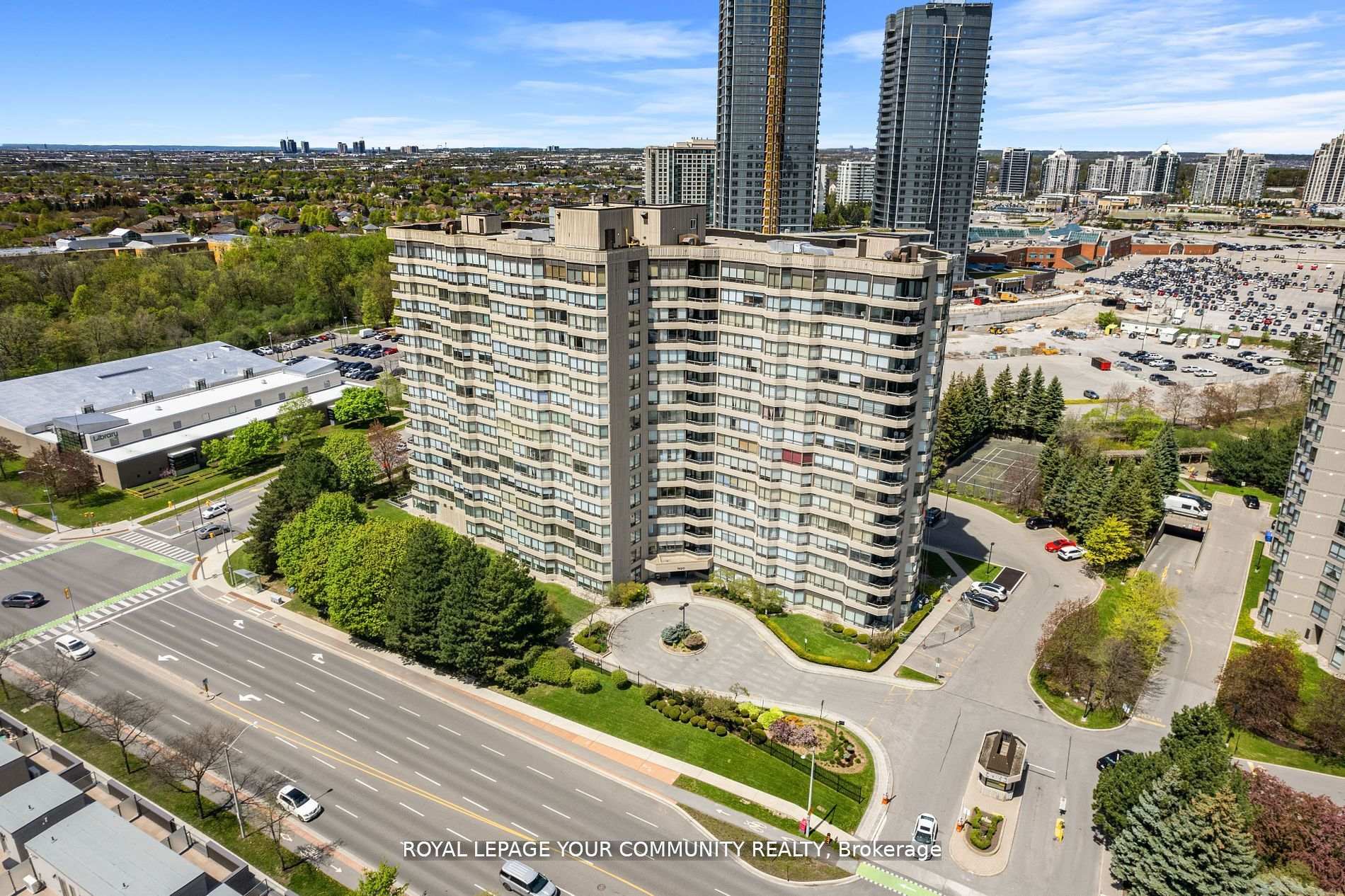 Front of Unit 503, 7420 Bathurst Street