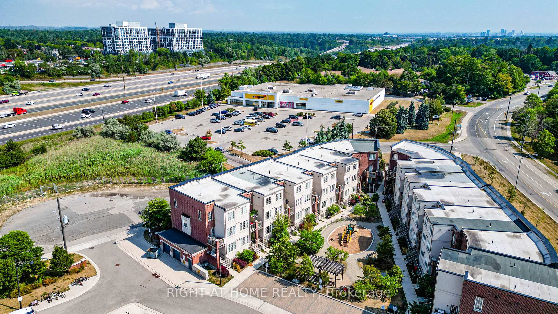 Photo 4 of Unit 6, 33 Island Road, Scarborough, Rouge — HOMEH