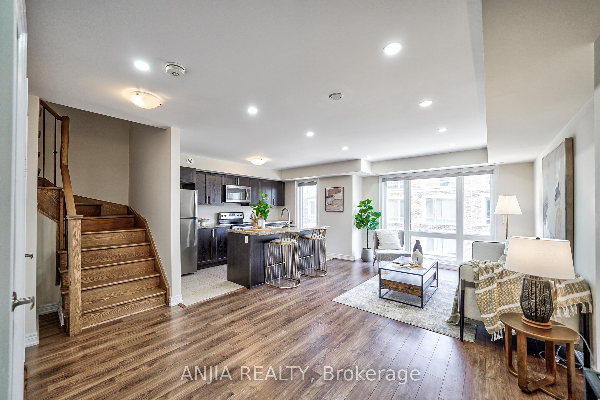 Photo 5 of Unit 216, 10 Dunsheath Way, Markham, Cornell — HOMEH