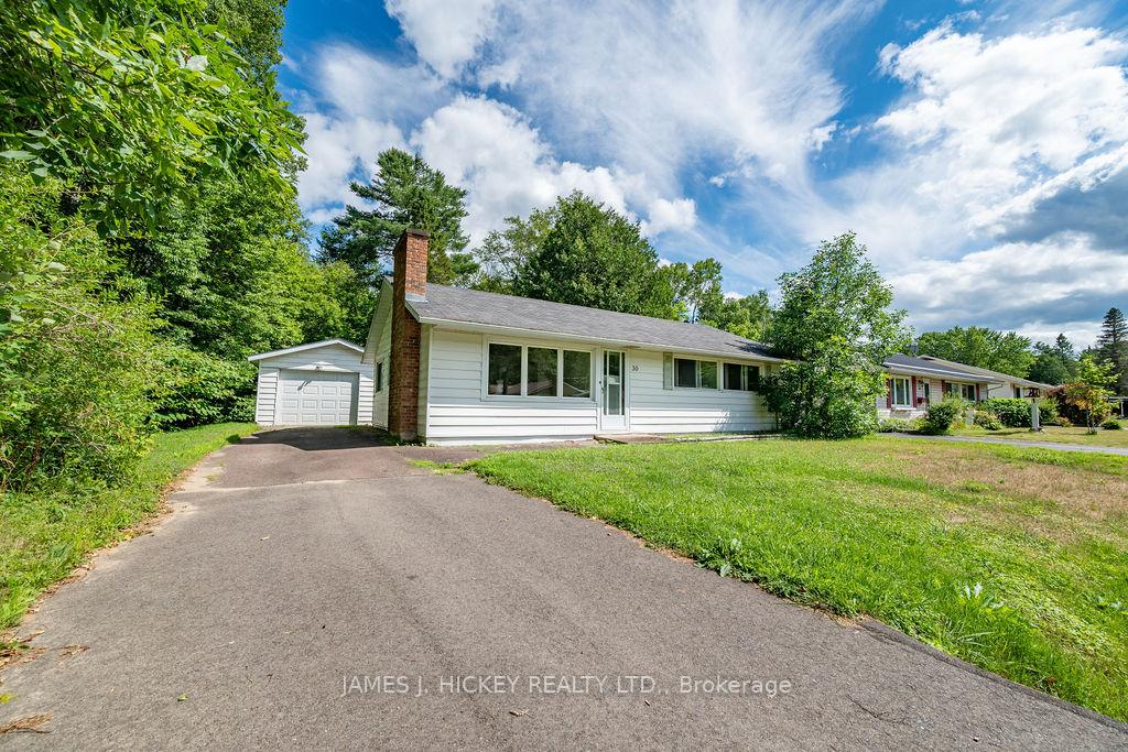 Photo 3 of 30 Lasalle Drive, Deep River, Deep River — HOMEH