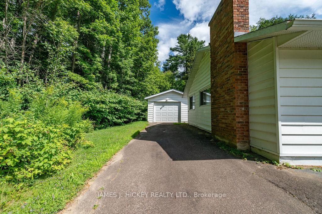 Photo 4 of 30 Lasalle Drive, Deep River, Deep River — HOMEH