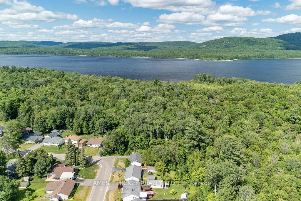 Photo 17 of 30 Lasalle Drive, Deep River, Deep River — HOMEH