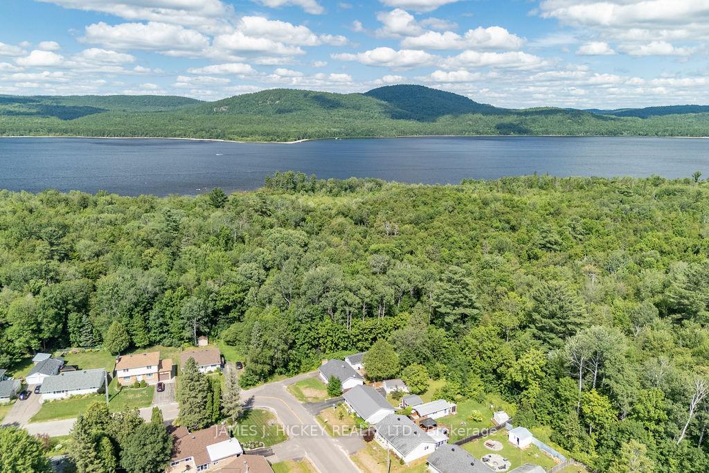 Photo 21 of 30 Lasalle Drive, Deep River, Deep River — HOMEH