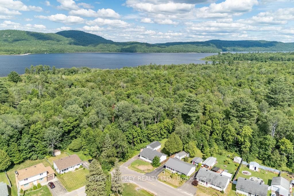 Photo 13 of 30 Lasalle Drive, Deep River, Deep River — HOMEH