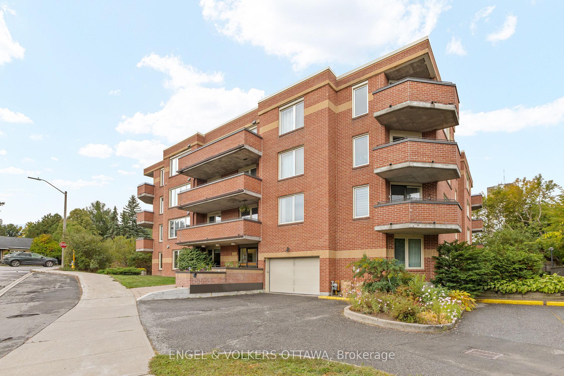 Front of Unit 101, 800 Mckellar Avenue