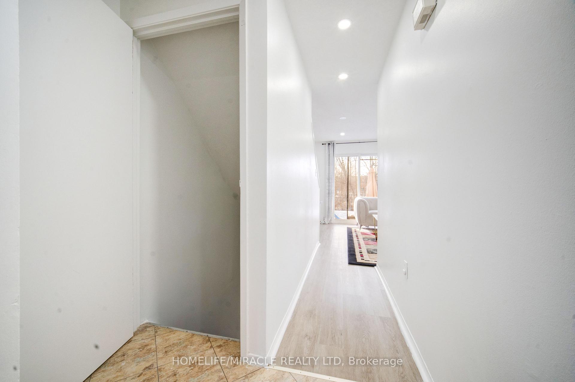 Photo 5 of Unit 53, 40 Imperial Road N, Guelph, Willow West/Sugarbush/West Acres — HOMEH