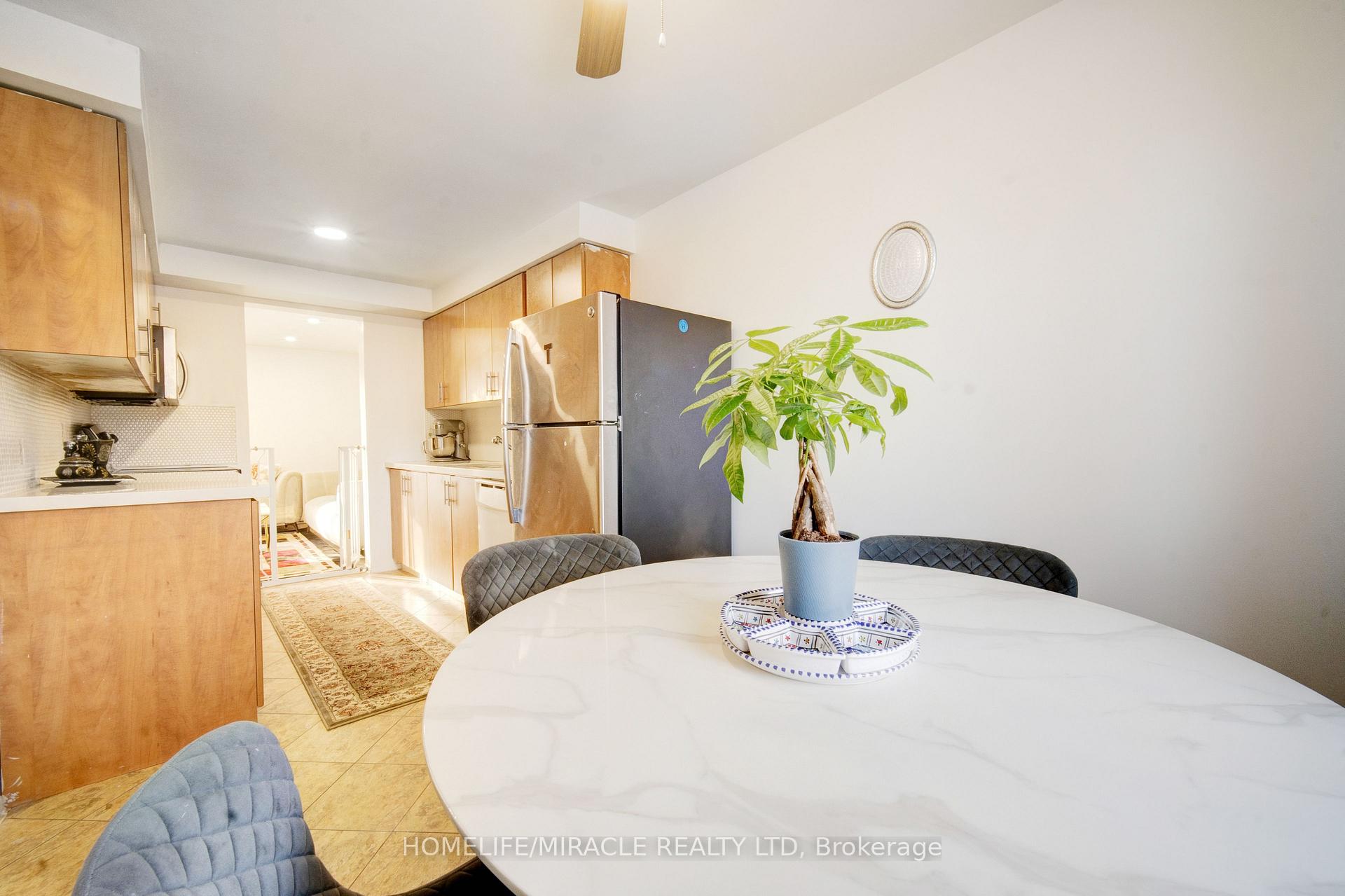 Photo 8 of Unit 53, 40 Imperial Road N, Guelph, Willow West/Sugarbush/West Acres — HOMEH