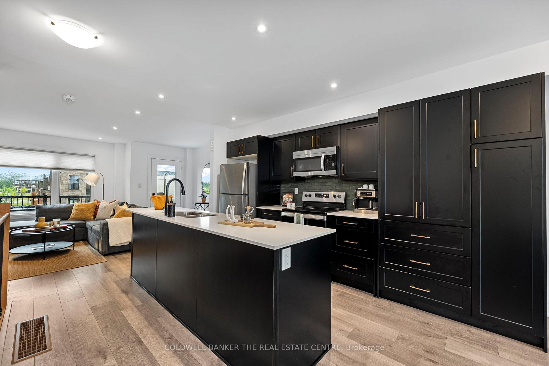 Photo 8 of 121 Fairlane Avenue, Barrie, Painswick South — HOMEH