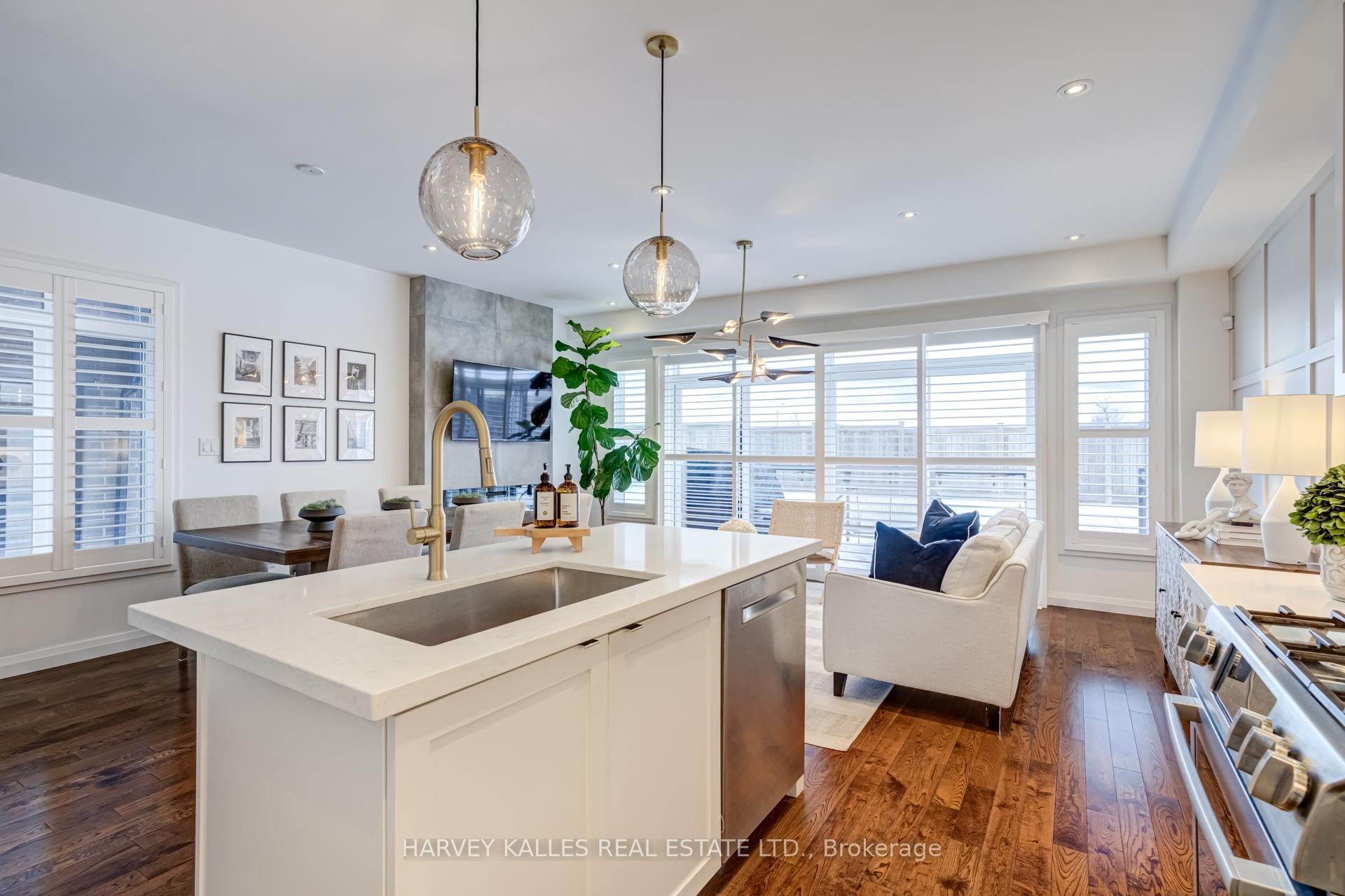 Front of Unit 22, 35 Midhurst Heights