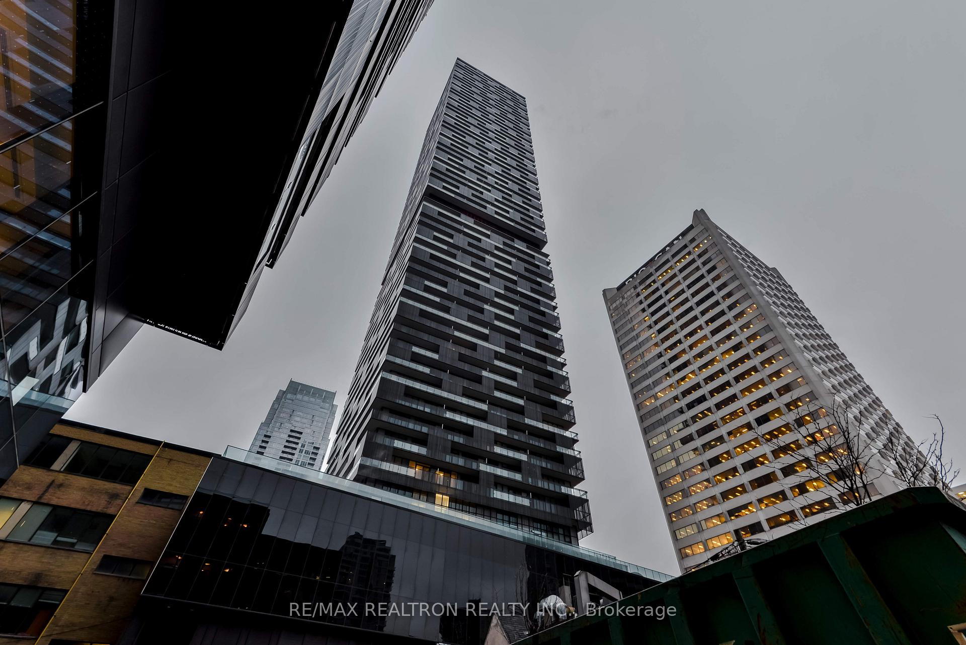 Photo 1 of Unit 907, 8 Eglinton Avenue E, Toronto, Mount Pleasant West — HOMEH