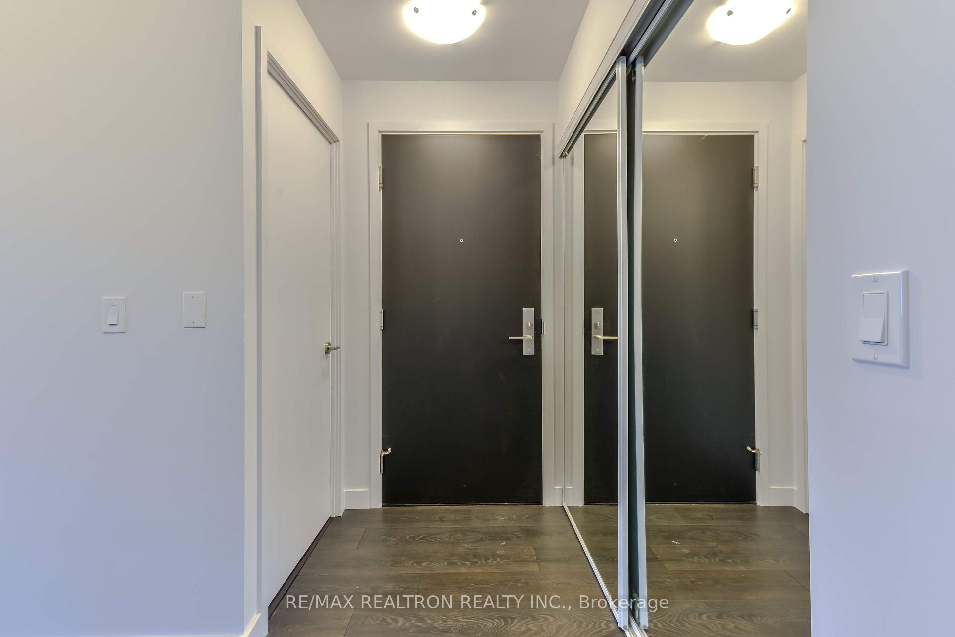 Photo 8 of Unit 907, 8 Eglinton Avenue E, Toronto, Mount Pleasant West — HOMEH