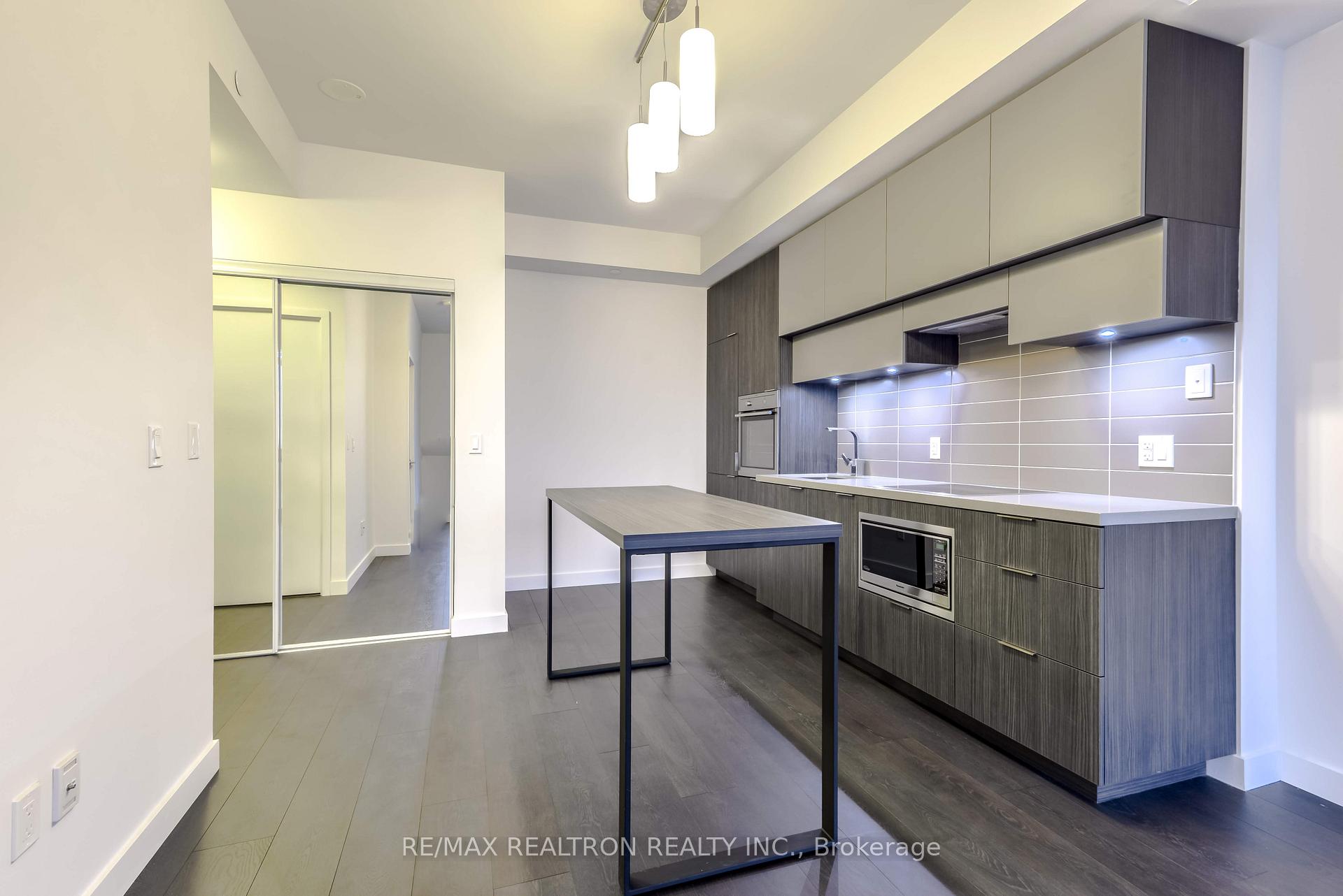 Photo 10 of Unit 907, 8 Eglinton Avenue E, Toronto, Mount Pleasant West — HOMEH