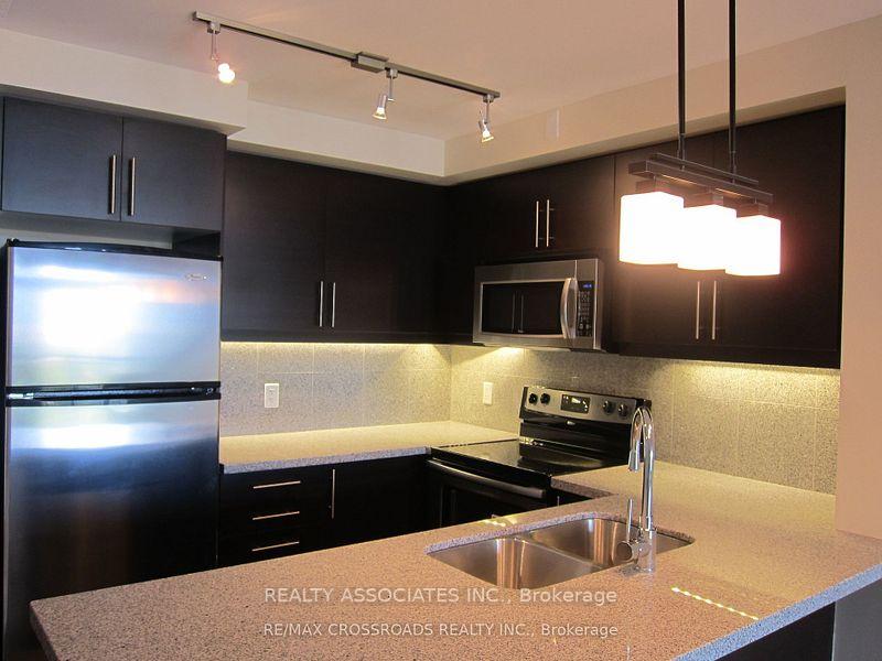 Photo 3 of Unit 709, 676 Sheppard Avenue E, North York, Bayview Village — HOMEH
