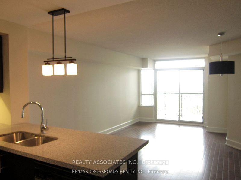 Photo 6 of Unit 709, 676 Sheppard Avenue E, North York, Bayview Village — HOMEH