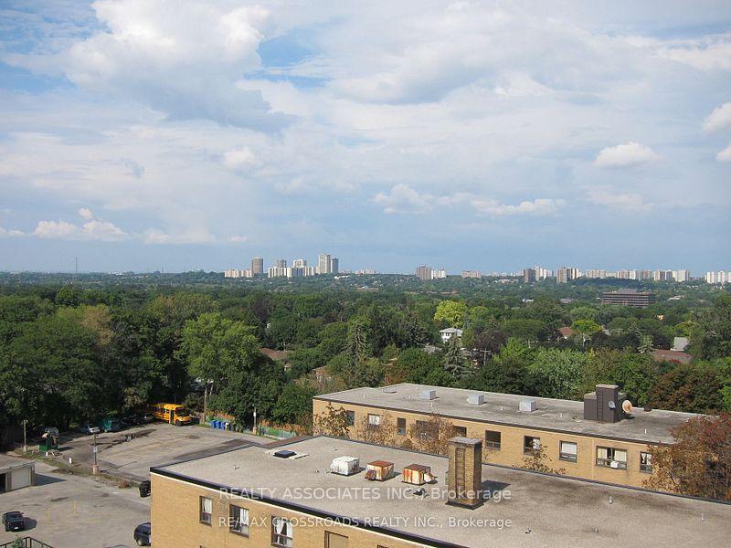 Photo 16 of Unit 709, 676 Sheppard Avenue E, North York, Bayview Village — HOMEH