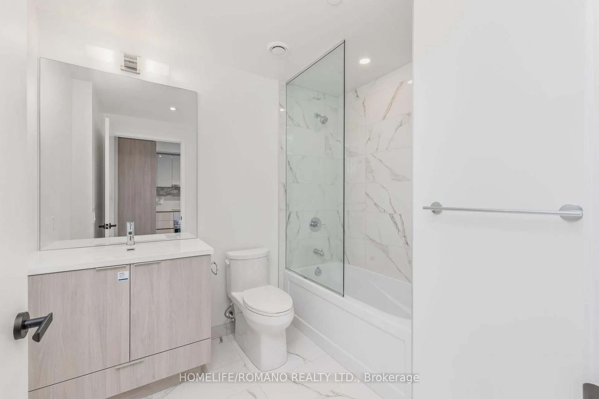 Photo 3 of Unit 3015, 8 Interchange Way, Vaughan, Vaughan Corporate Centre — HOMEH