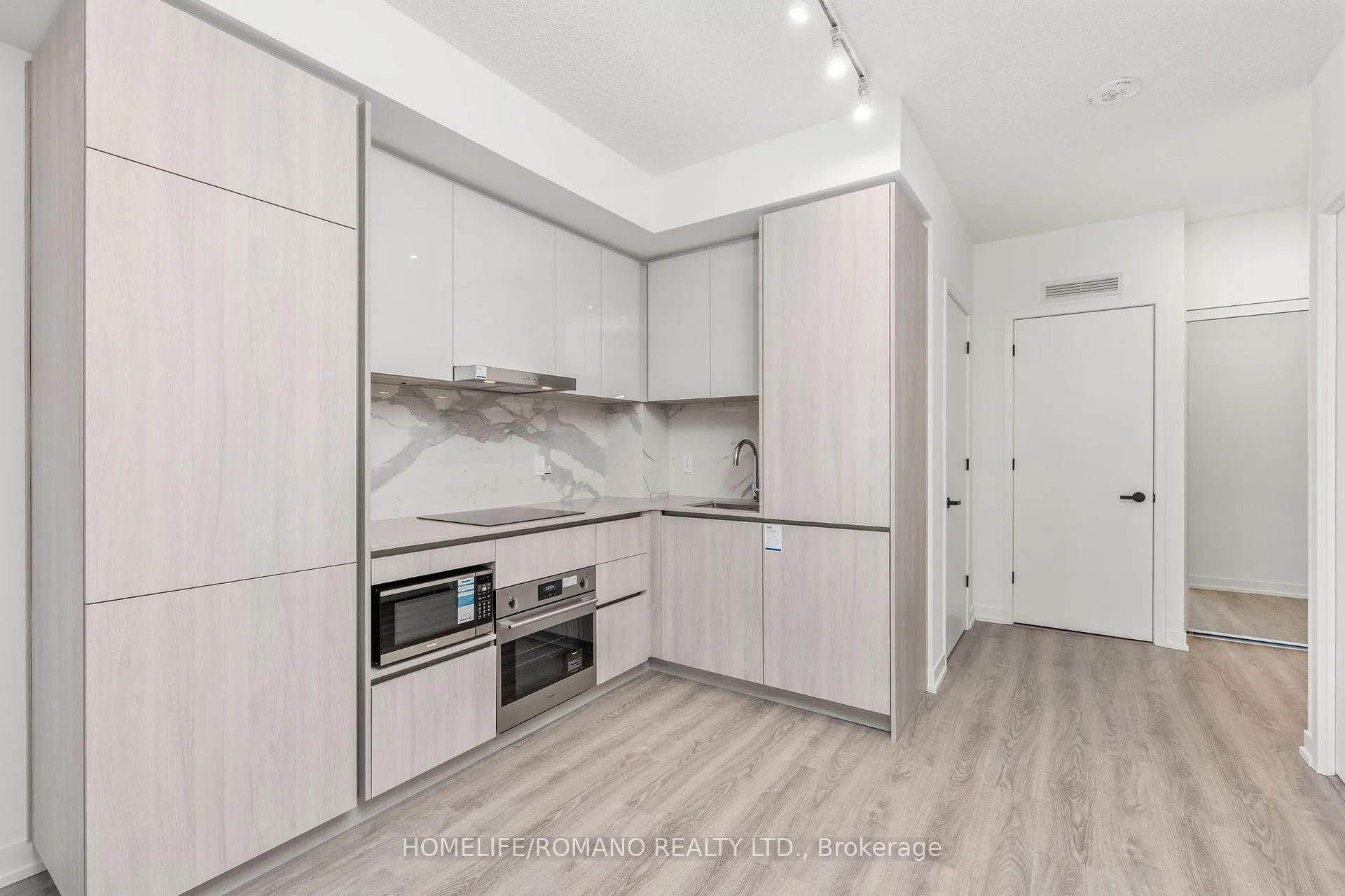 Photo 6 of Unit 3015, 8 Interchange Way, Vaughan, Vaughan Corporate Centre — HOMEH