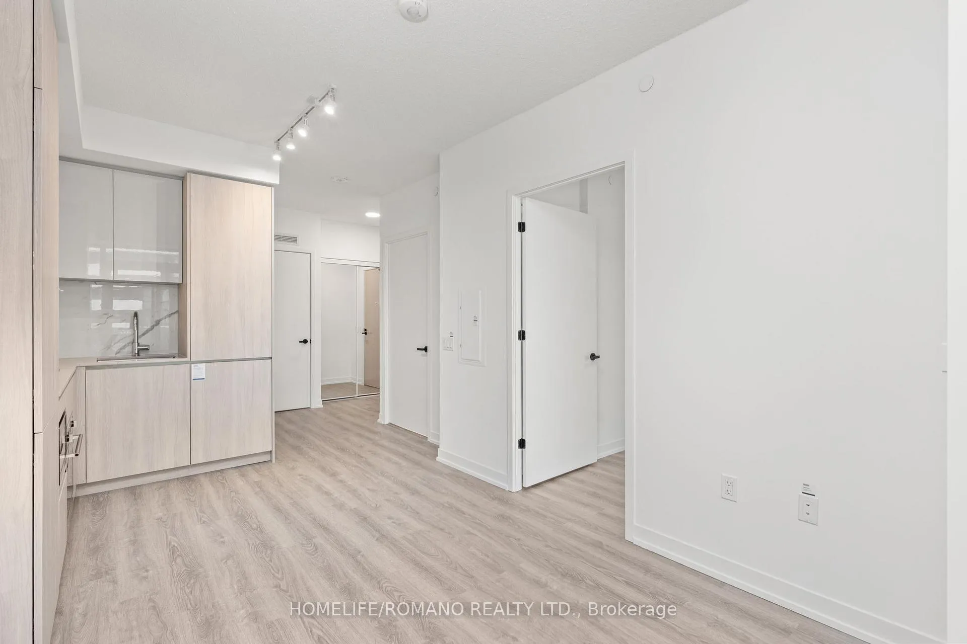 Photo 9 of Unit 3015, 8 Interchange Way, Vaughan, Vaughan Corporate Centre — HOMEH