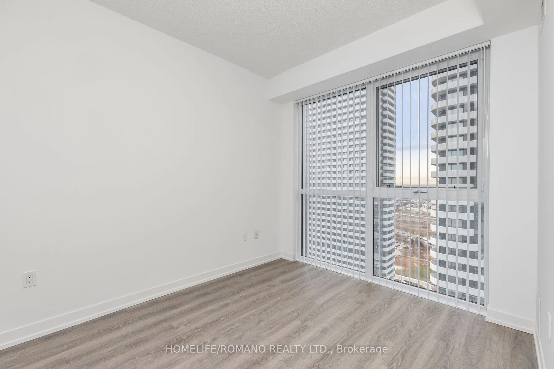 Photo 12 of Unit 3015, 8 Interchange Way, Vaughan, Vaughan Corporate Centre — HOMEH