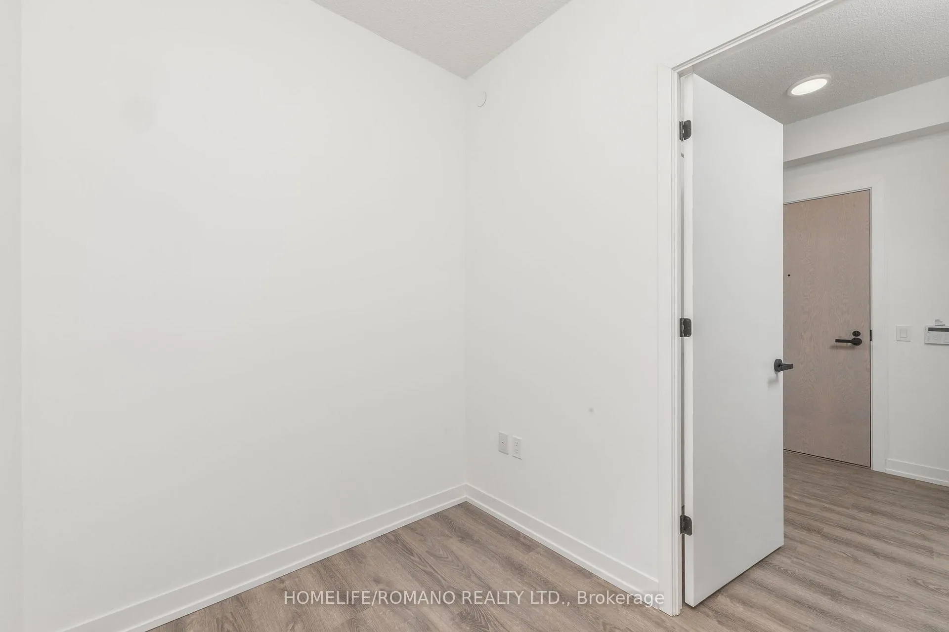 Photo 15 of Unit 3015, 8 Interchange Way, Vaughan, Vaughan Corporate Centre — HOMEH