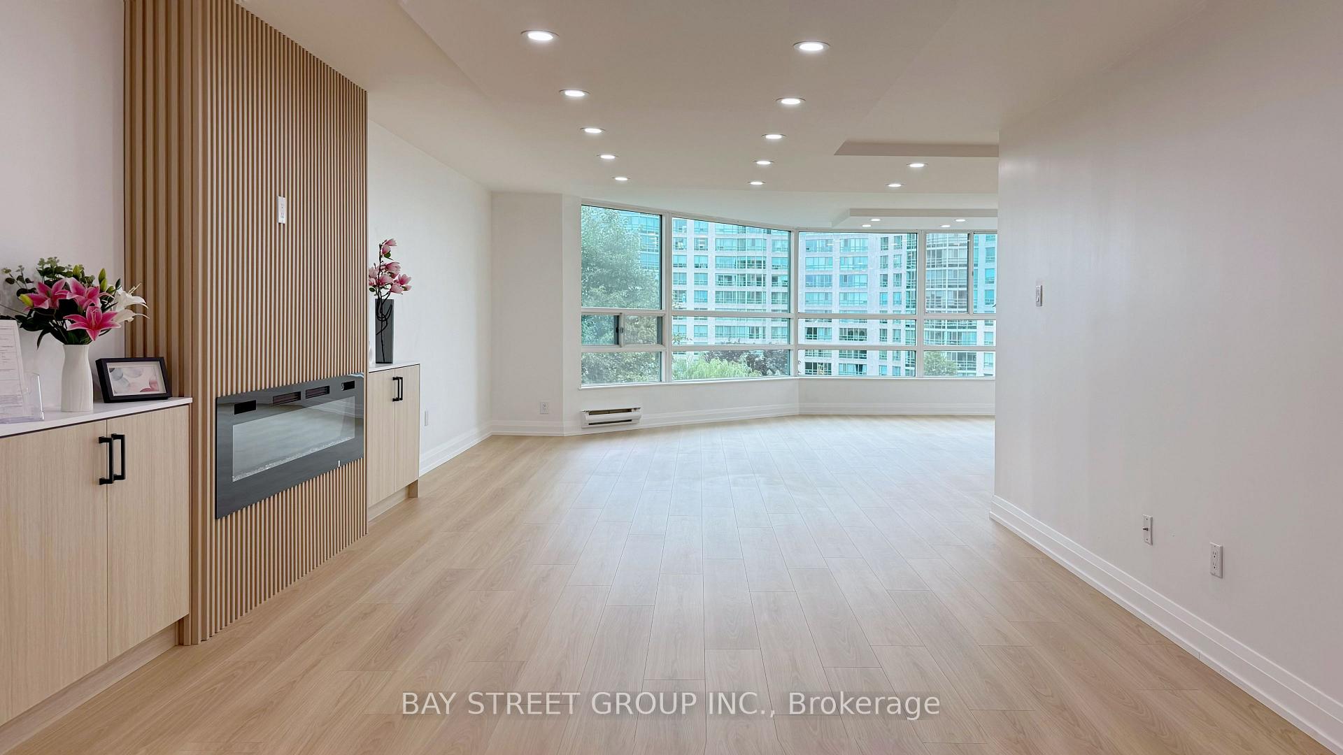 Photo 4 of Unit 606, 7905 Bayview Avenue, Markham, Aileen-Willowbrook — HOMEH
