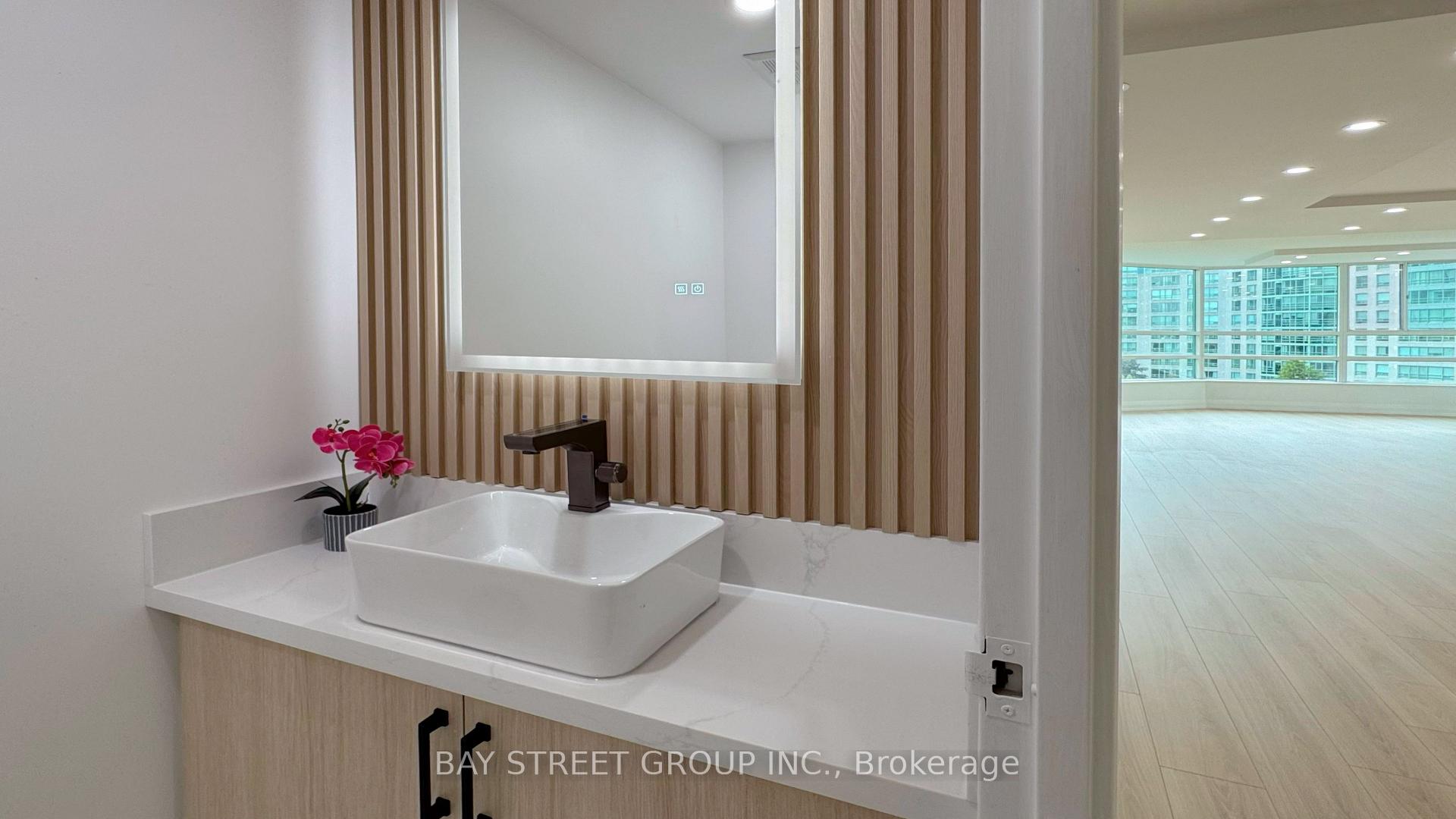 Photo 10 of Unit 606, 7905 Bayview Avenue, Markham, Aileen-Willowbrook — HOMEH