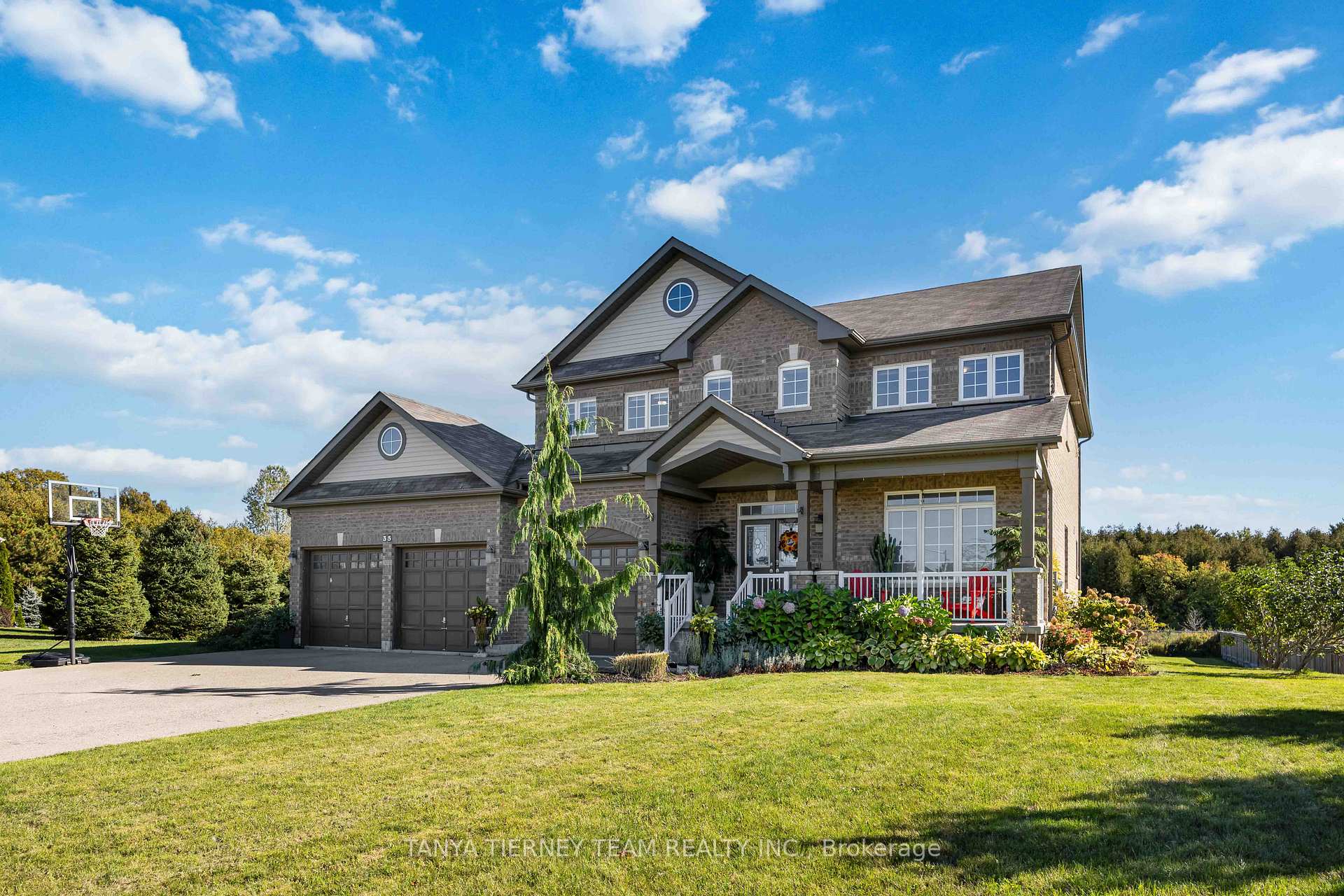 Photo 10 of 35 Charles Tilley Crescent, Clarington, Rural Clarington — HOMEH