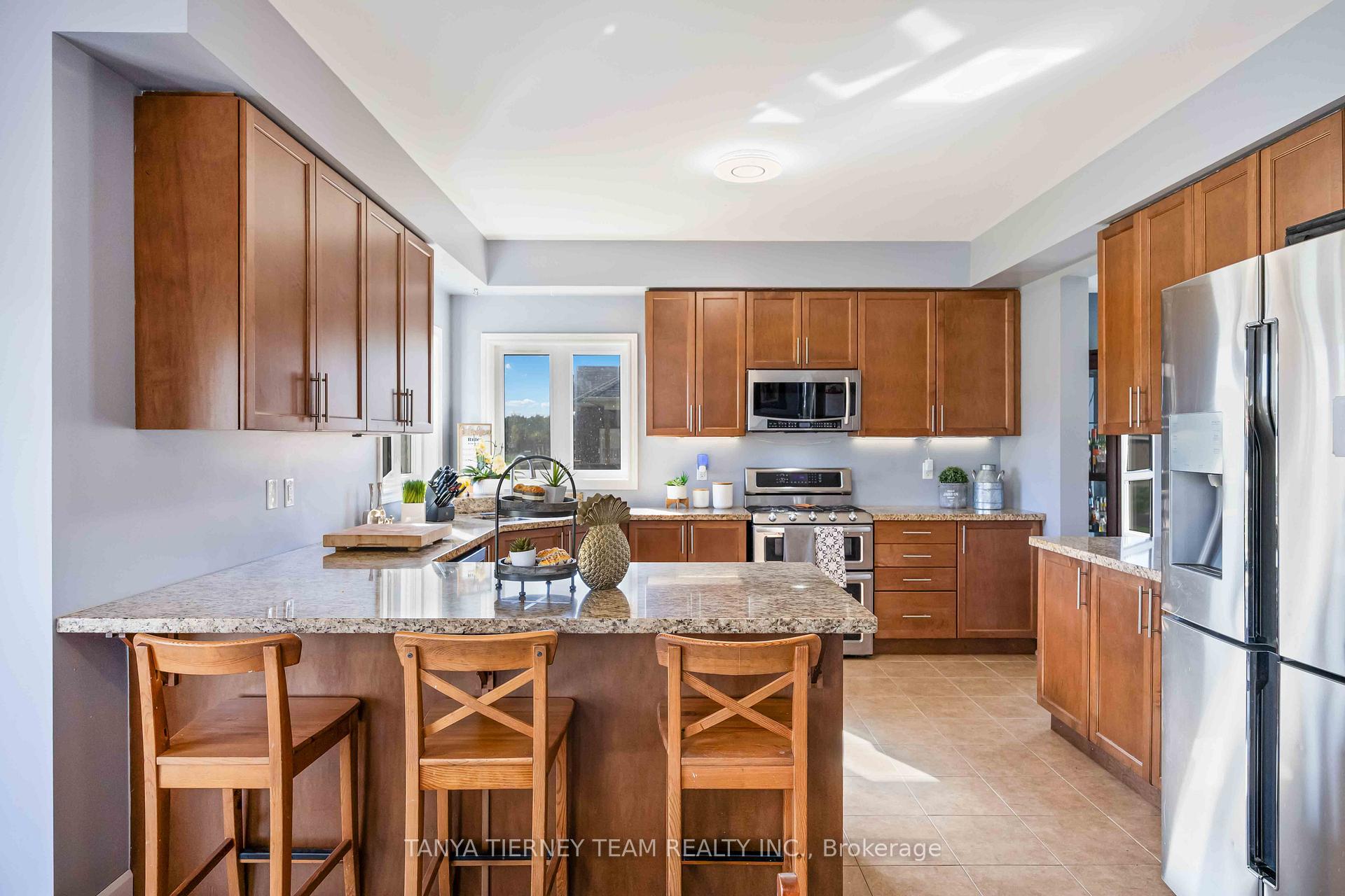 Photo 9 of 35 Charles Tilley Crescent, Clarington, Rural Clarington — HOMEH
