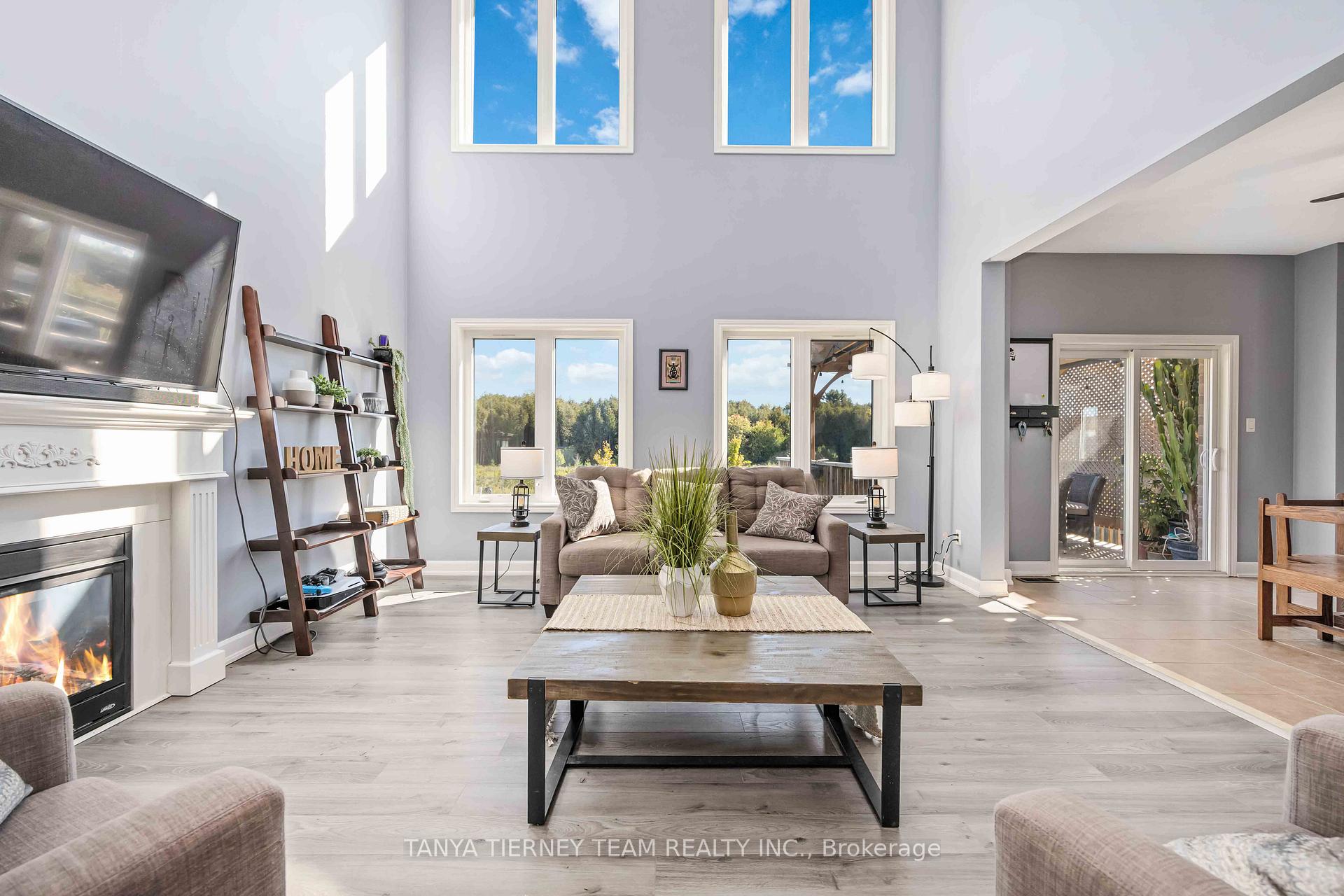 Photo 21 of 35 Charles Tilley Crescent, Clarington, Rural Clarington — HOMEH