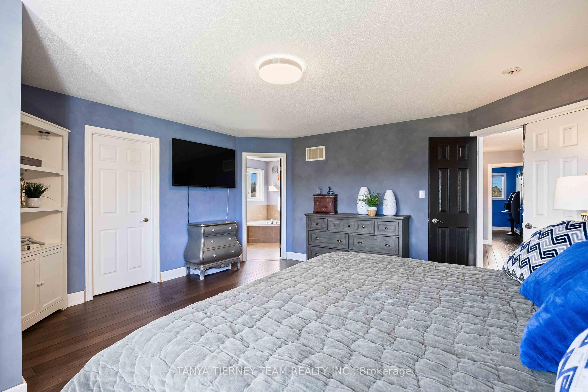 Photo 29 of 35 Charles Tilley Crescent, Clarington, Rural Clarington — HOMEH