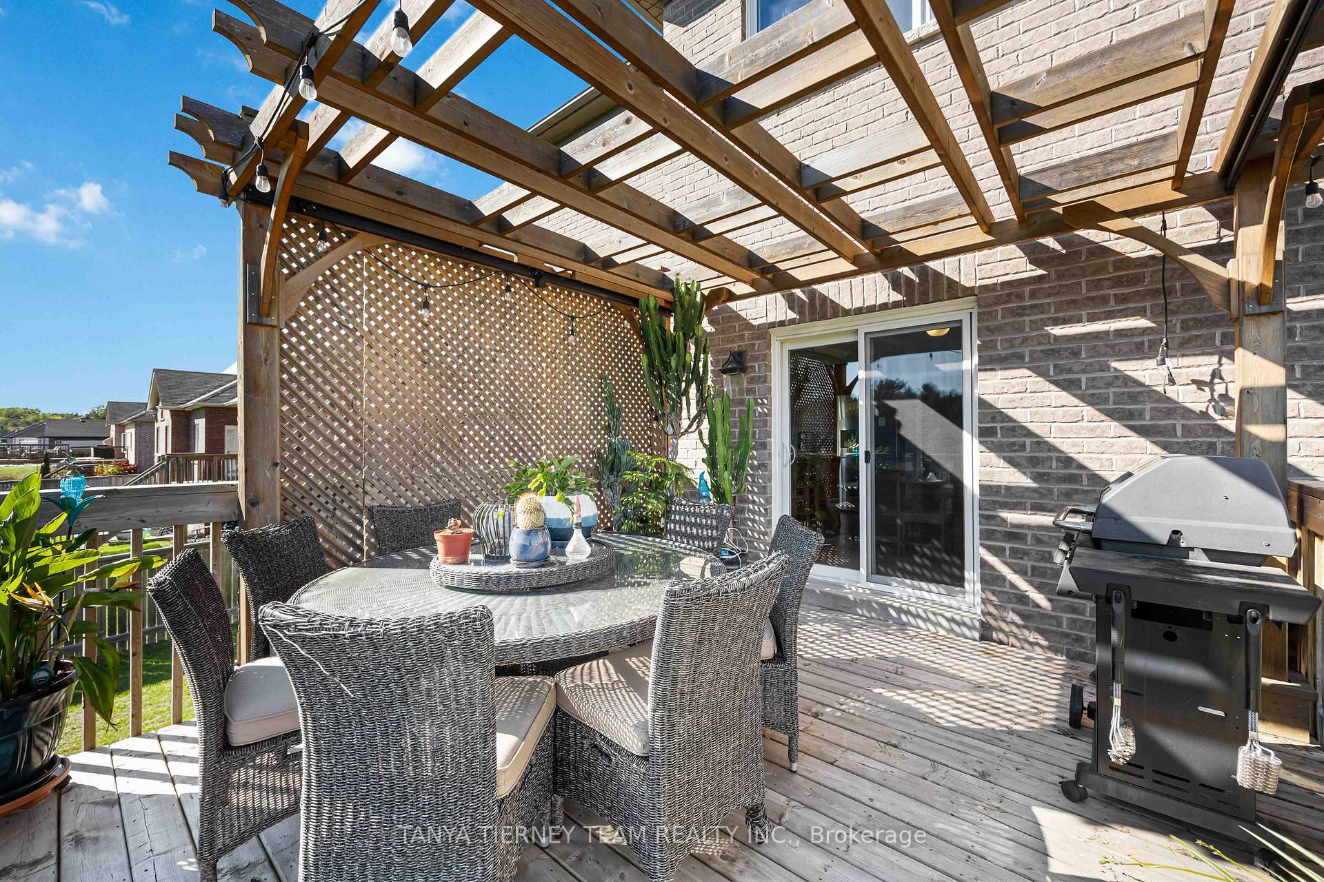 Photo 34 of 35 Charles Tilley Crescent, Clarington, Rural Clarington — HOMEH
