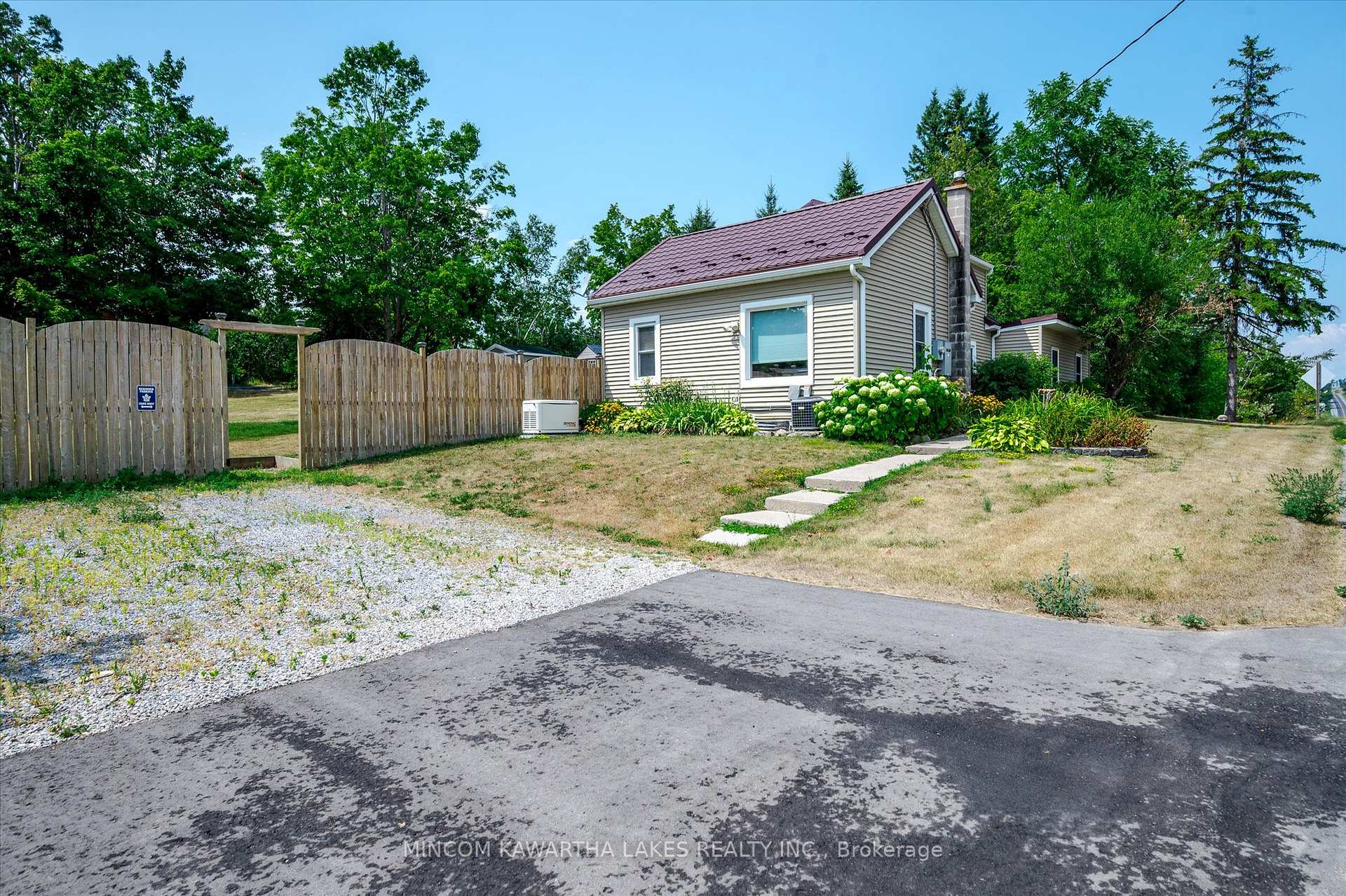 Photo 2 of 2466 Queen Mary Street, Cavan Monaghan, Cavan Twp — HOMEH