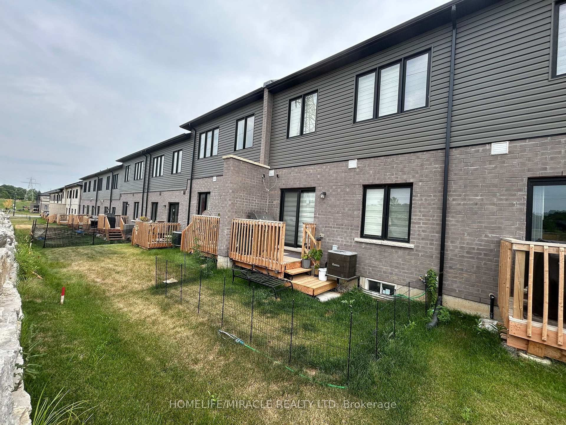 Photo 18 of 27 George Brier Drive W, Brant, Paris — HOMEH