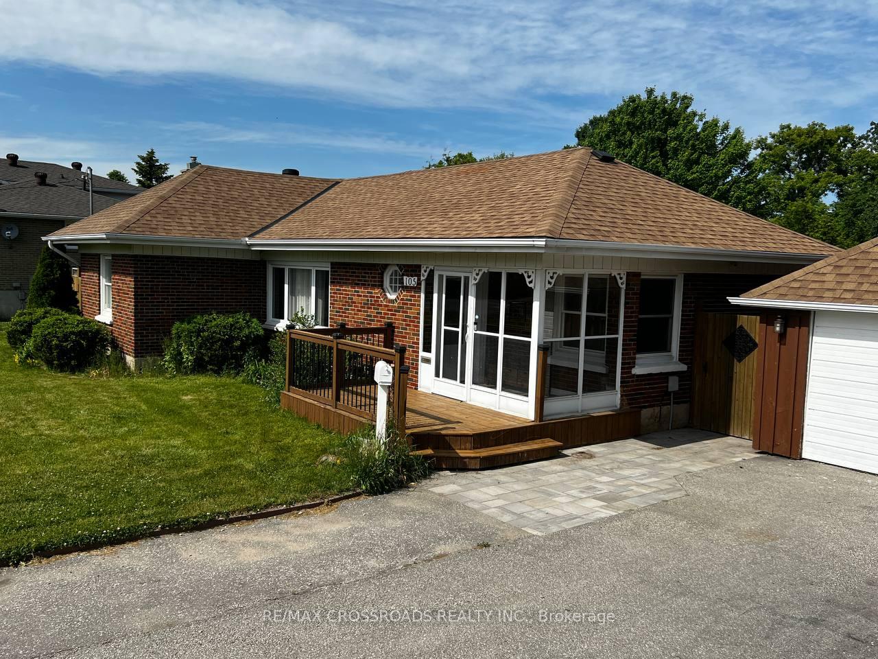 Photo 1 of 105 Bayview Drive, Barrie, Allandale Heights — HOMEH