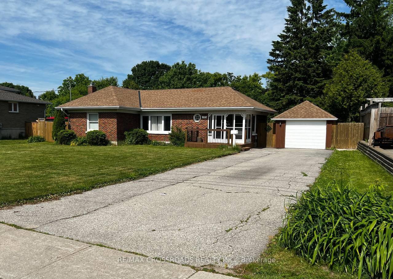 Photo 2 of 105 Bayview Drive, Barrie, Allandale Heights — HOMEH