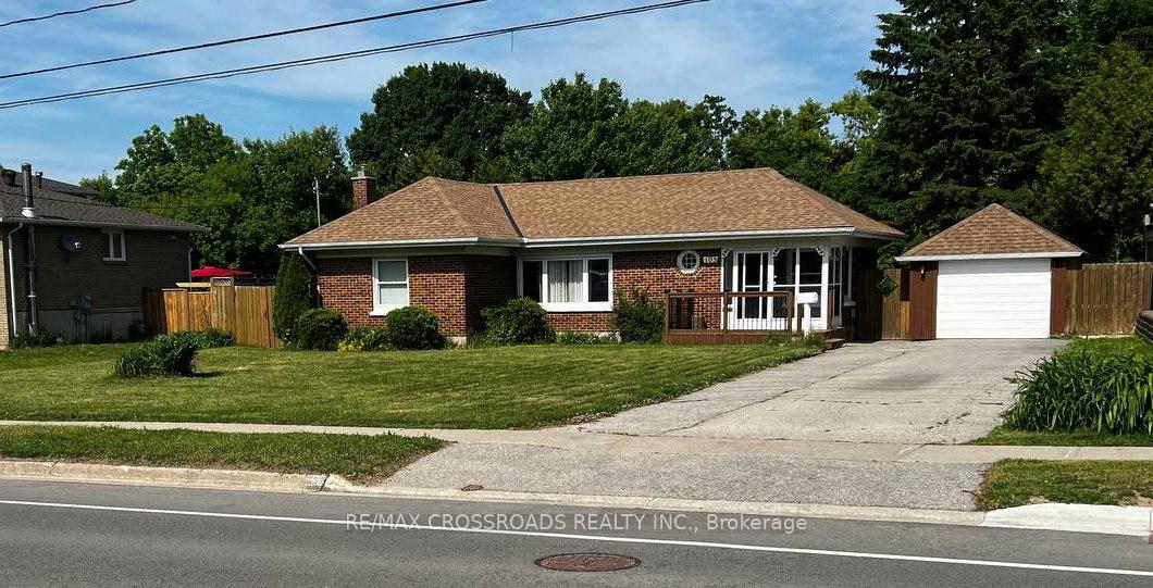 Photo 3 of 105 Bayview Drive, Barrie, Allandale Heights — HOMEH