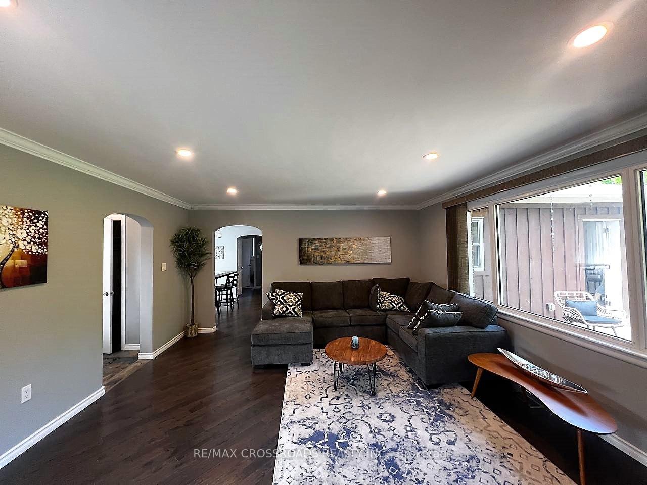 Photo 7 of 105 Bayview Drive, Barrie, Allandale Heights — HOMEH