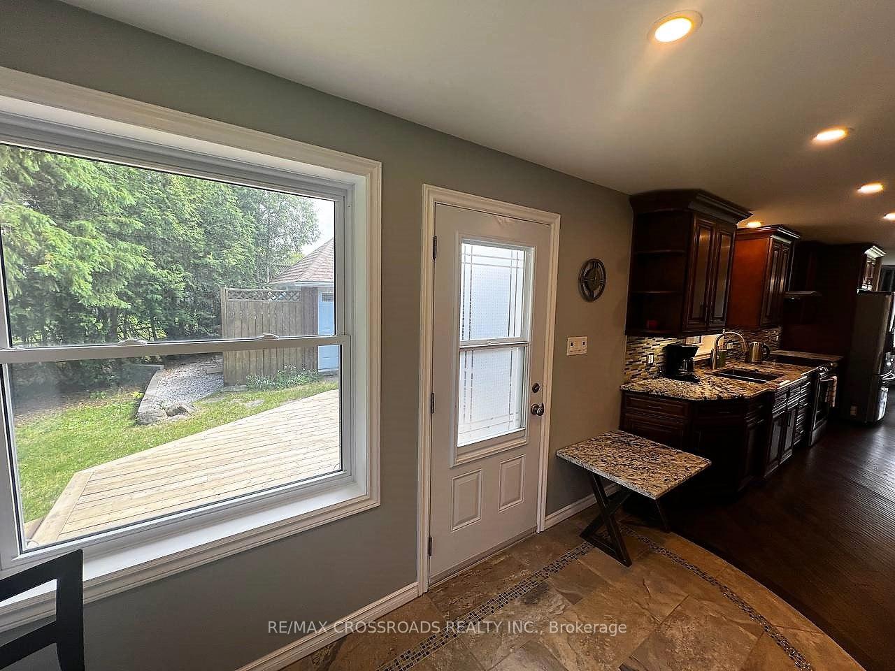 Photo 9 of 105 Bayview Drive, Barrie, Allandale Heights — HOMEH