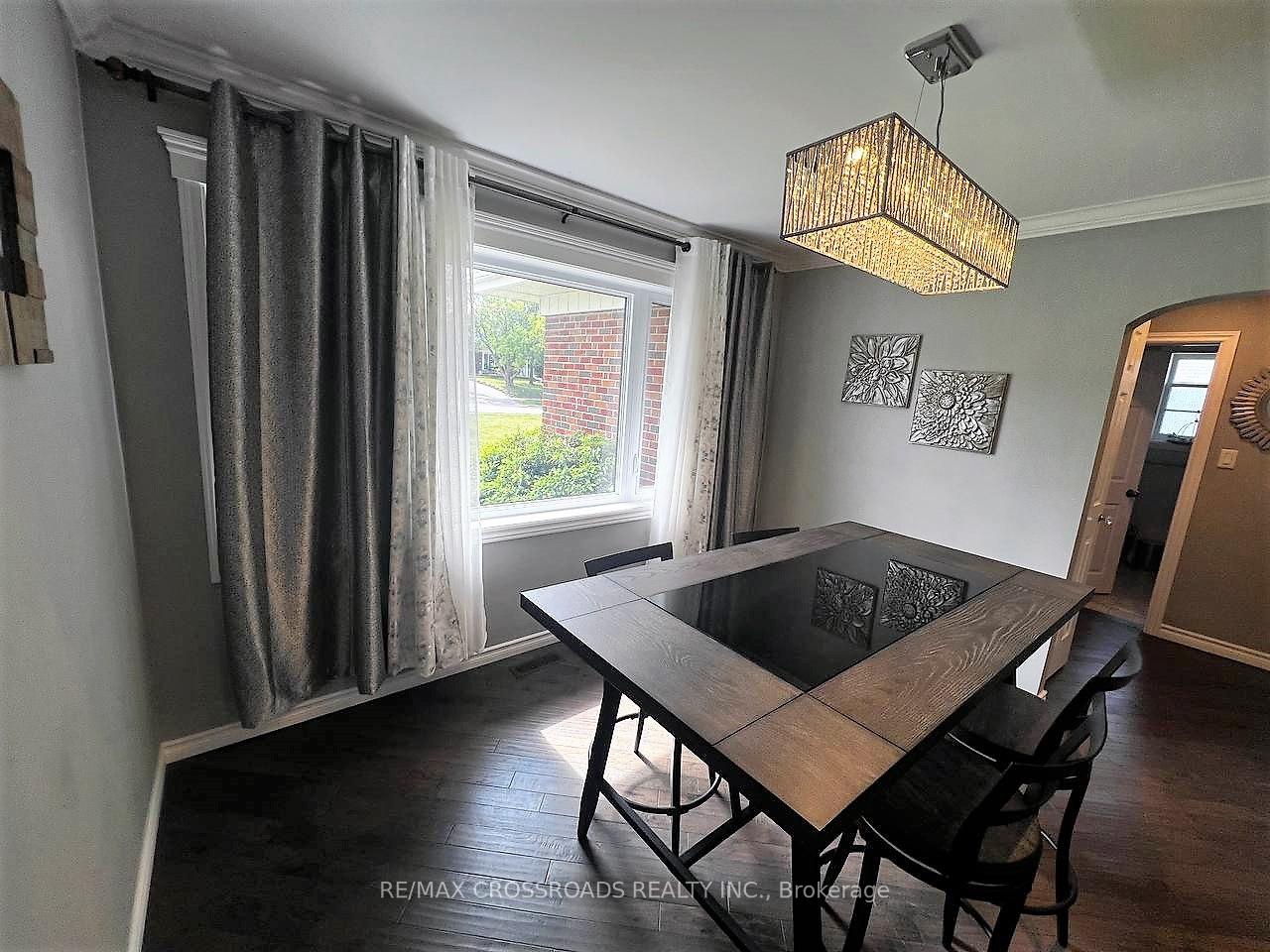 Photo 13 of 105 Bayview Drive, Barrie, Allandale Heights — HOMEH