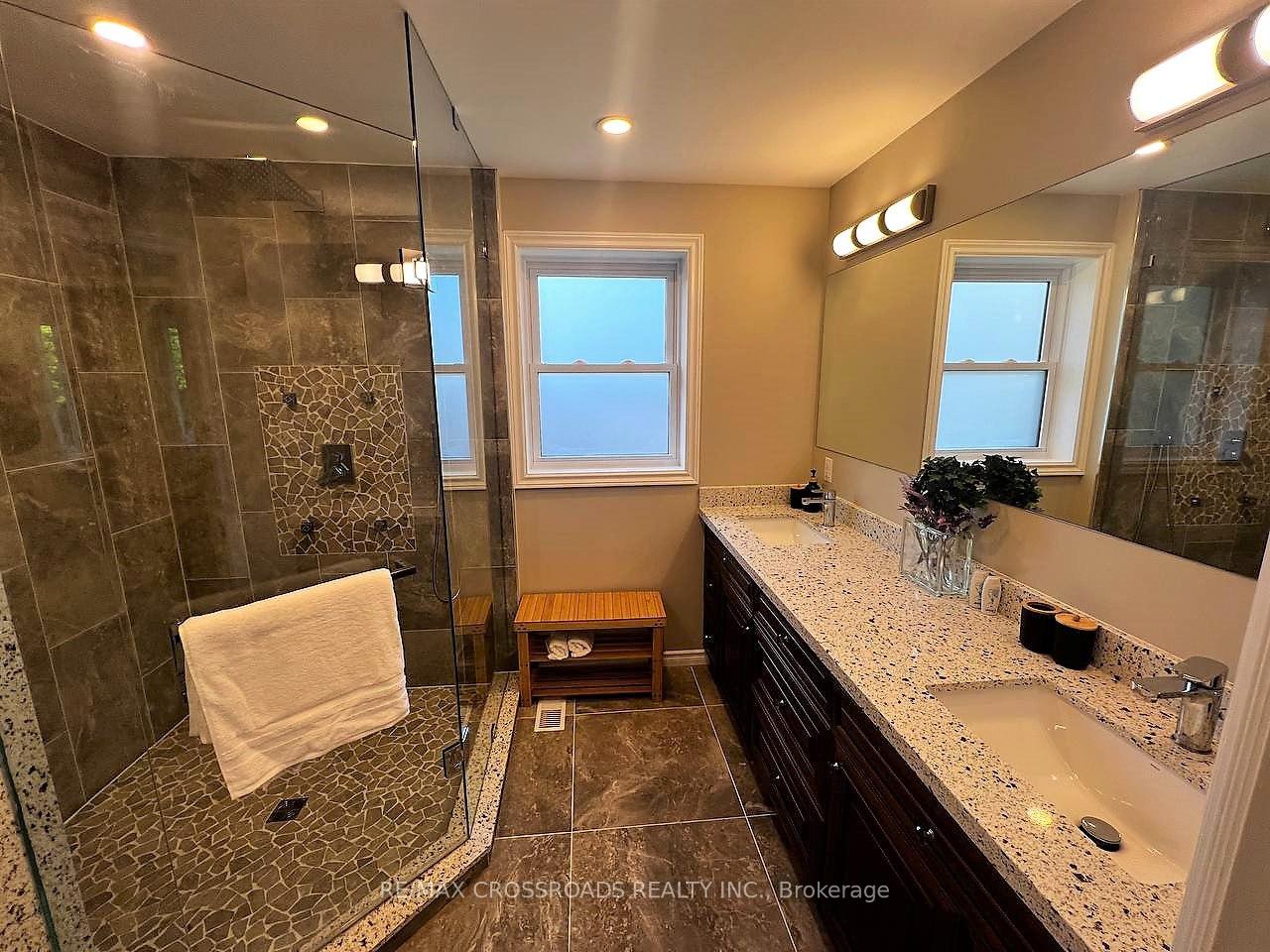 Photo 21 of 105 Bayview Drive, Barrie, Allandale Heights — HOMEH