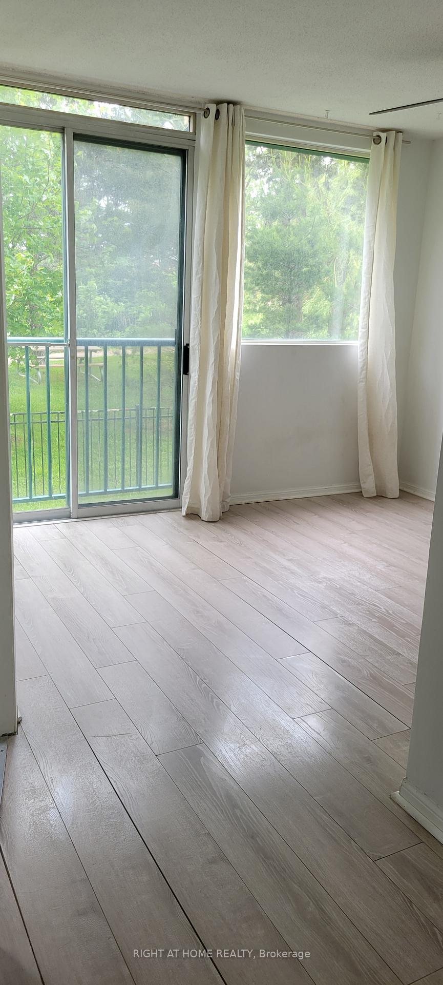 Photo 8 of Unit 101, 75 Ellen Street, Barrie, Lakeshore — HOMEH